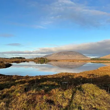 Private One On Lough Corrib, Oughterard Apartmán *